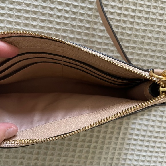 Tory Burch Carson Leather Handbag in Blush and Gold - Picture 3 of 4